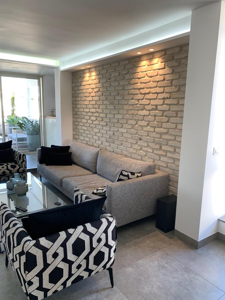 שיפוץ שתי מקלחות וסלון