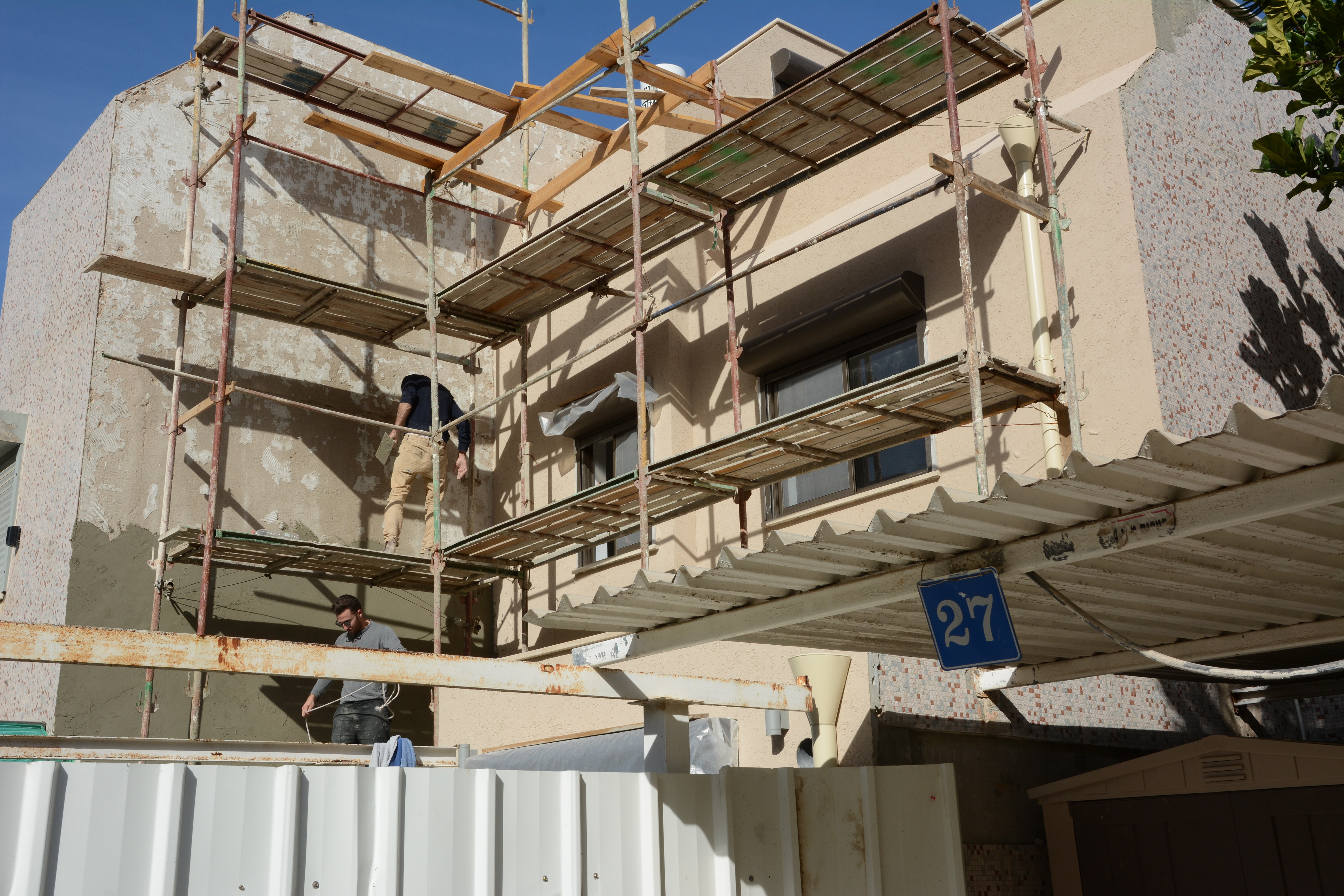 בניה וגמר רמת אביב ג'