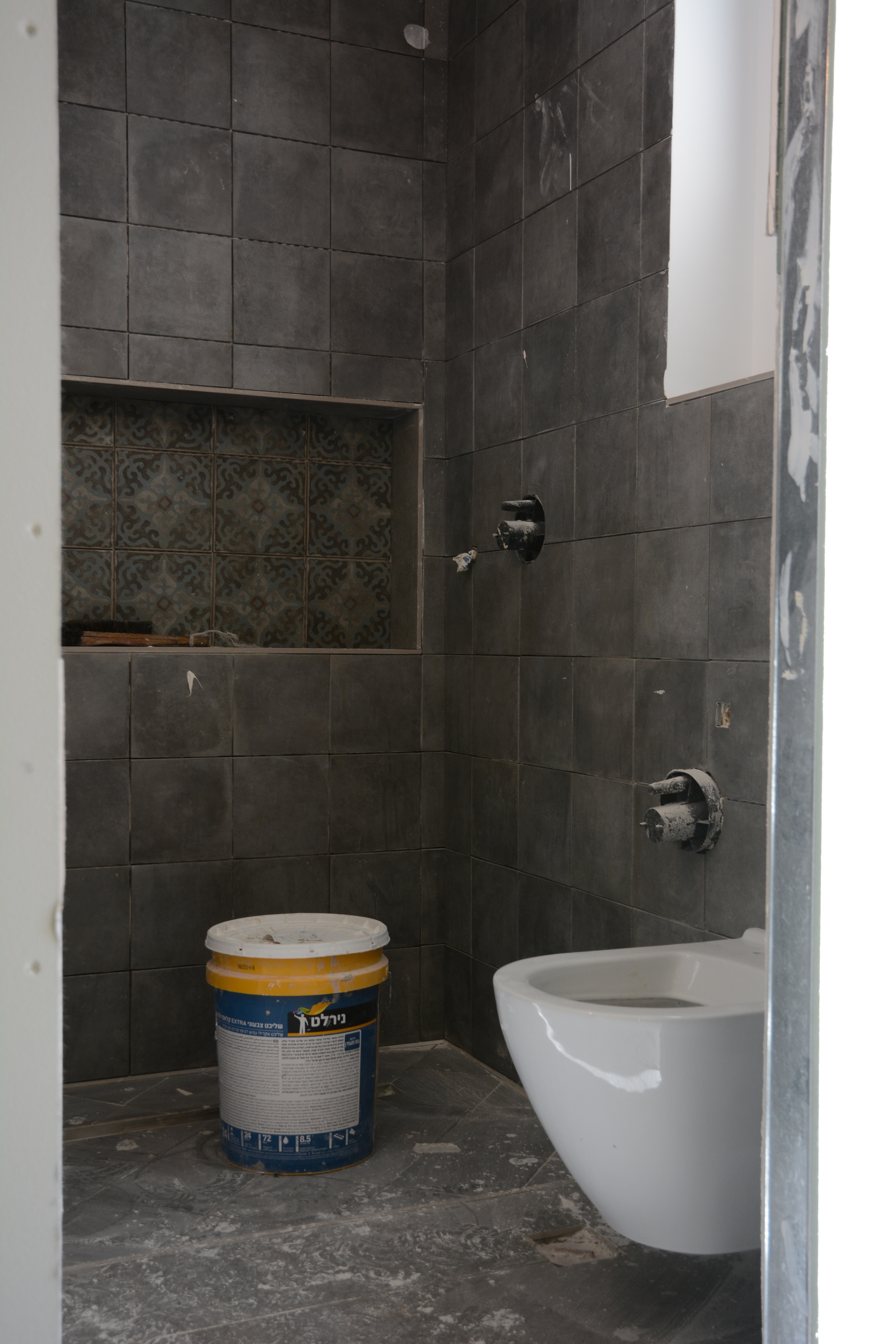 בניה וגמר רמת אביב ג'