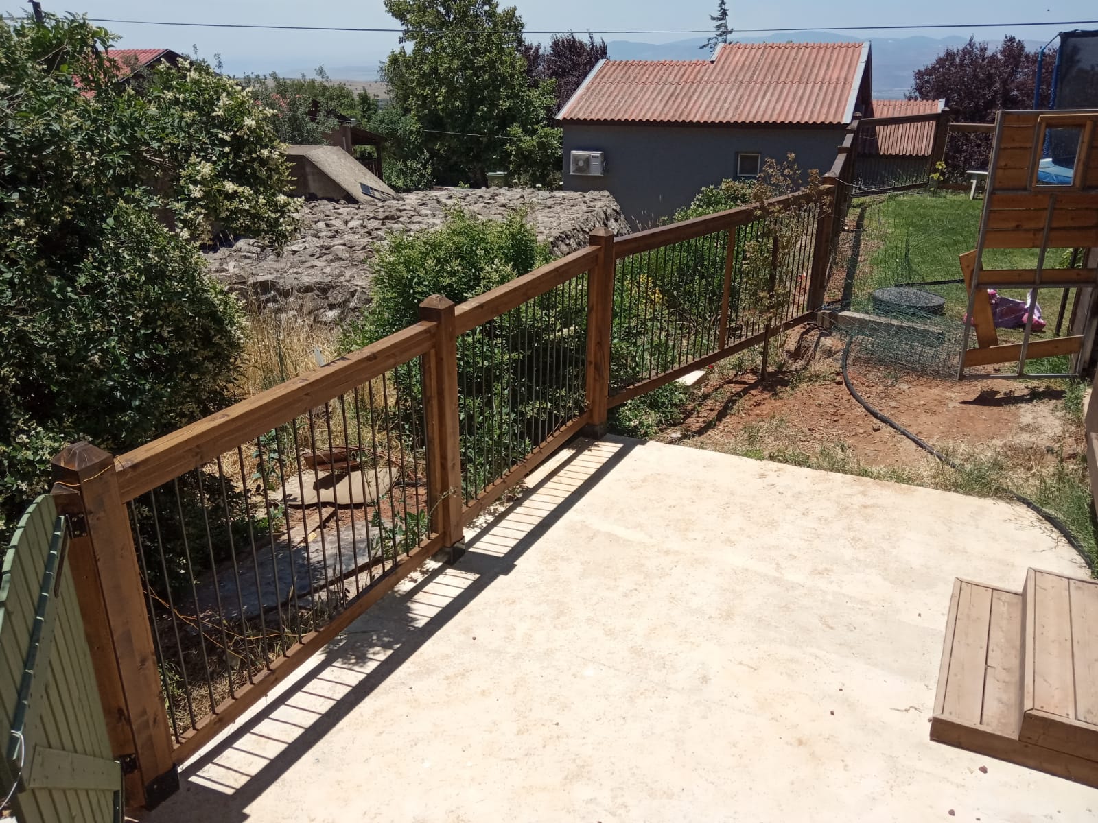 שערים וגדרות מעץ