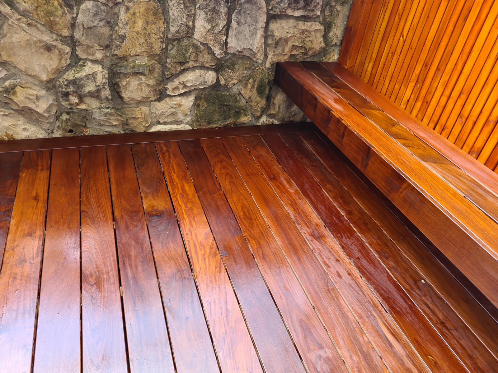 ייצור והתקנת דקים