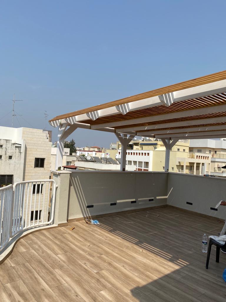 ייצור והתקנת דקים