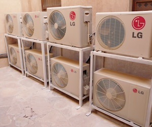 צילום מעבודה של ישראל בר