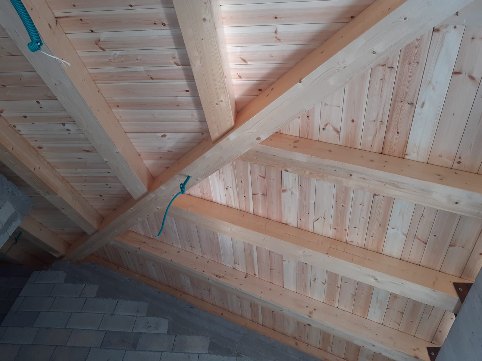 גגות רעפים פרגולות ודקים