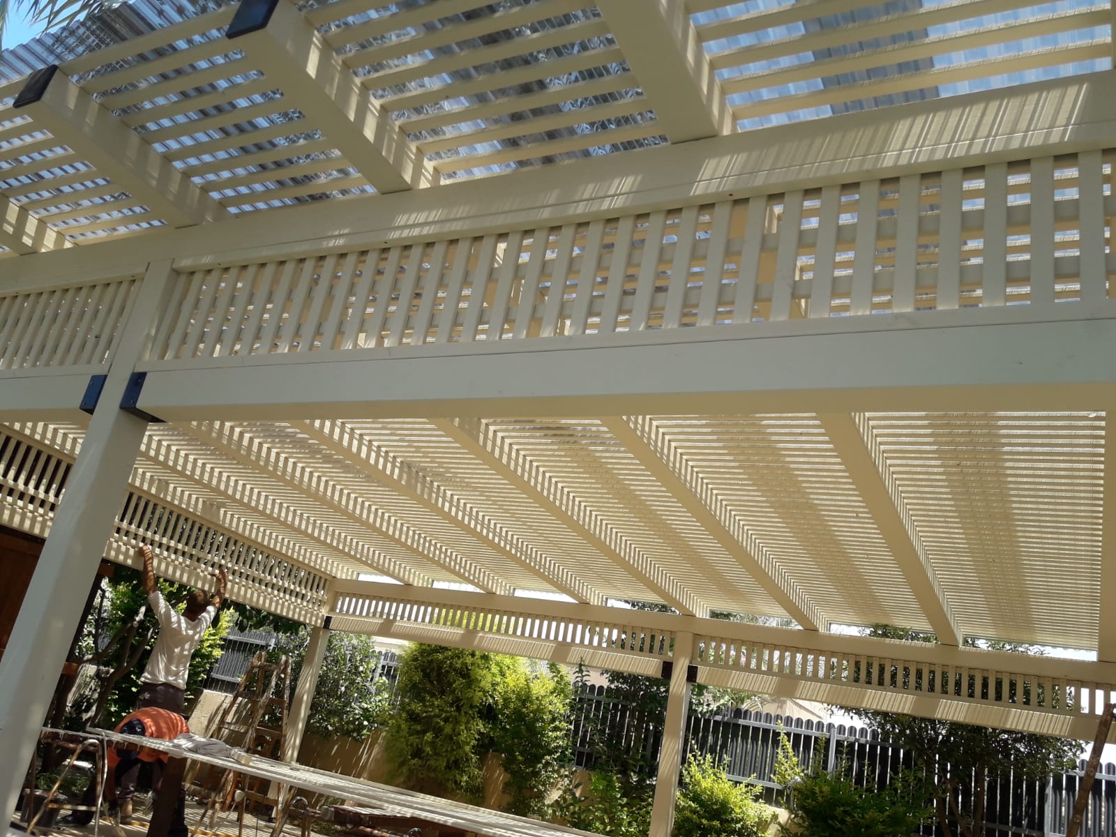 גגות רעפים פרגולות ודקים