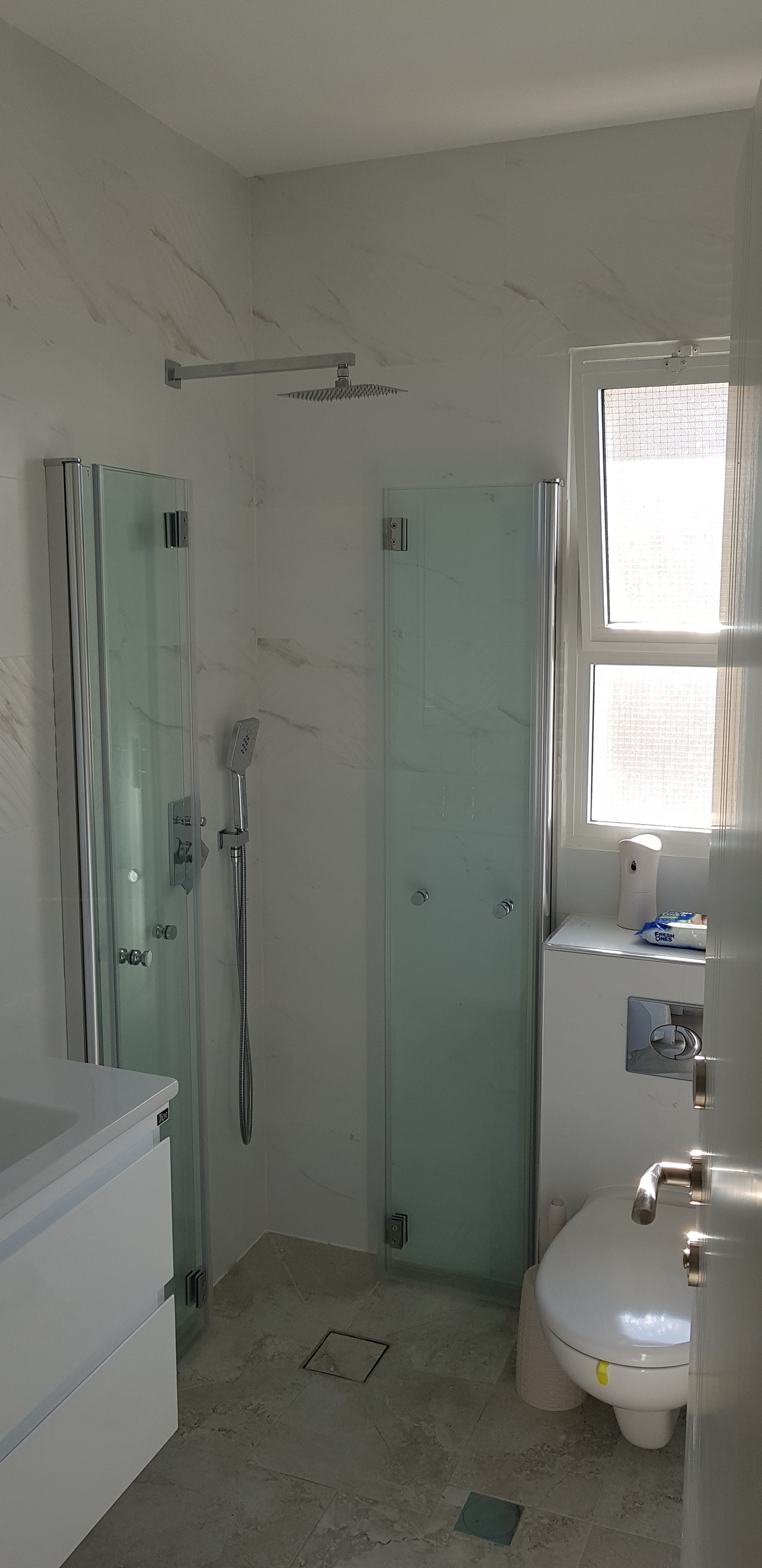 תכנון עיצוב וביצוע עבודות  בסלון, מקלחת ומטבח