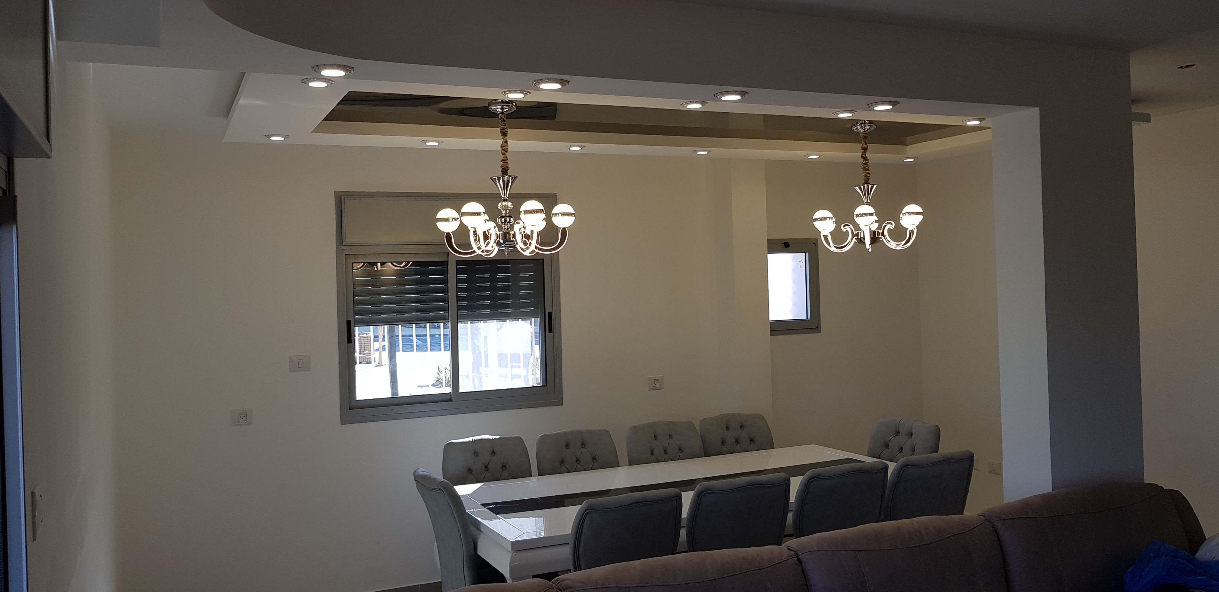 עבודות גבס עיצובי בשילוב תקרה מתוחה