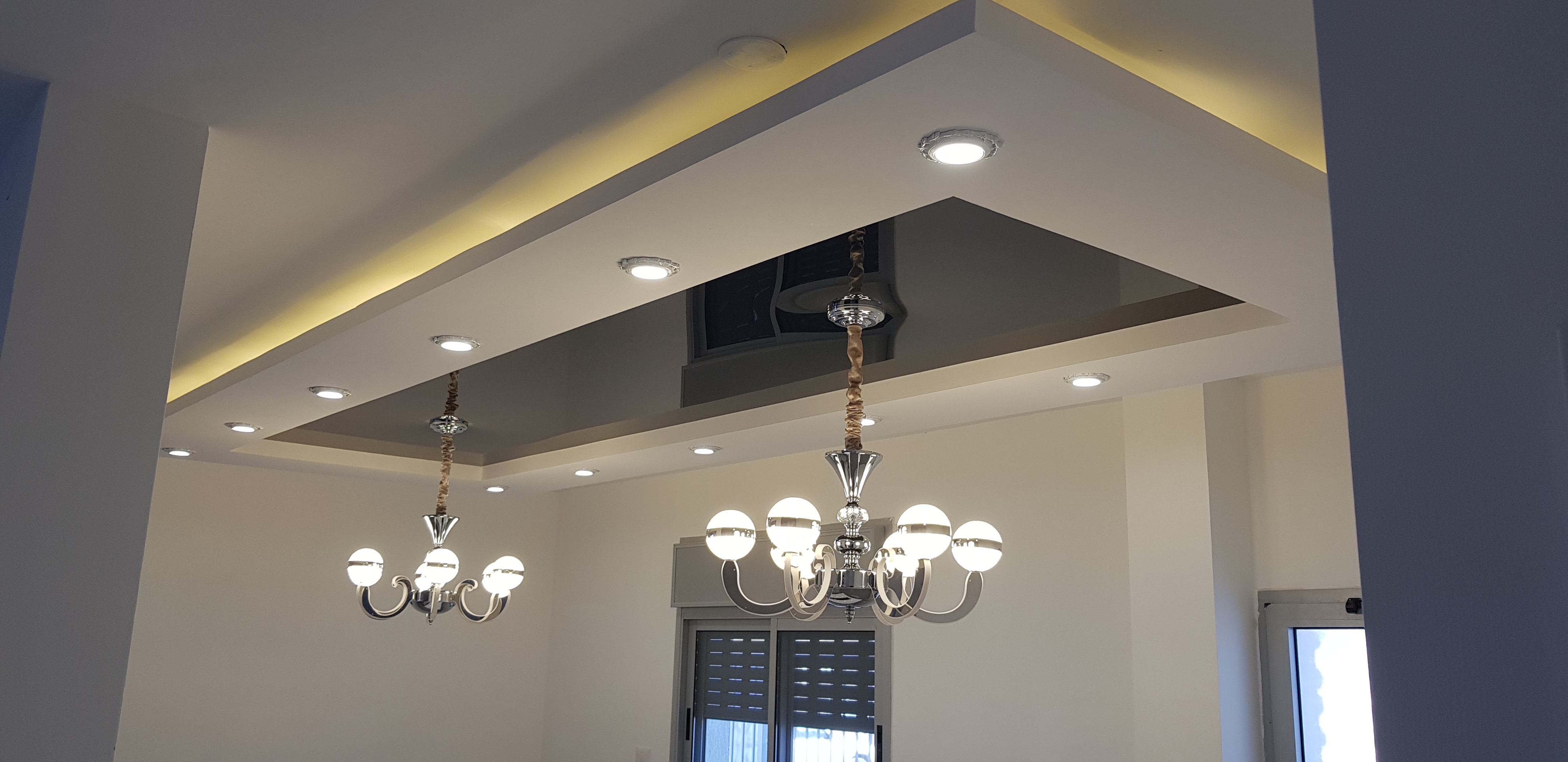 עבודות גבס עיצובי בשילוב תקרה מתוחה