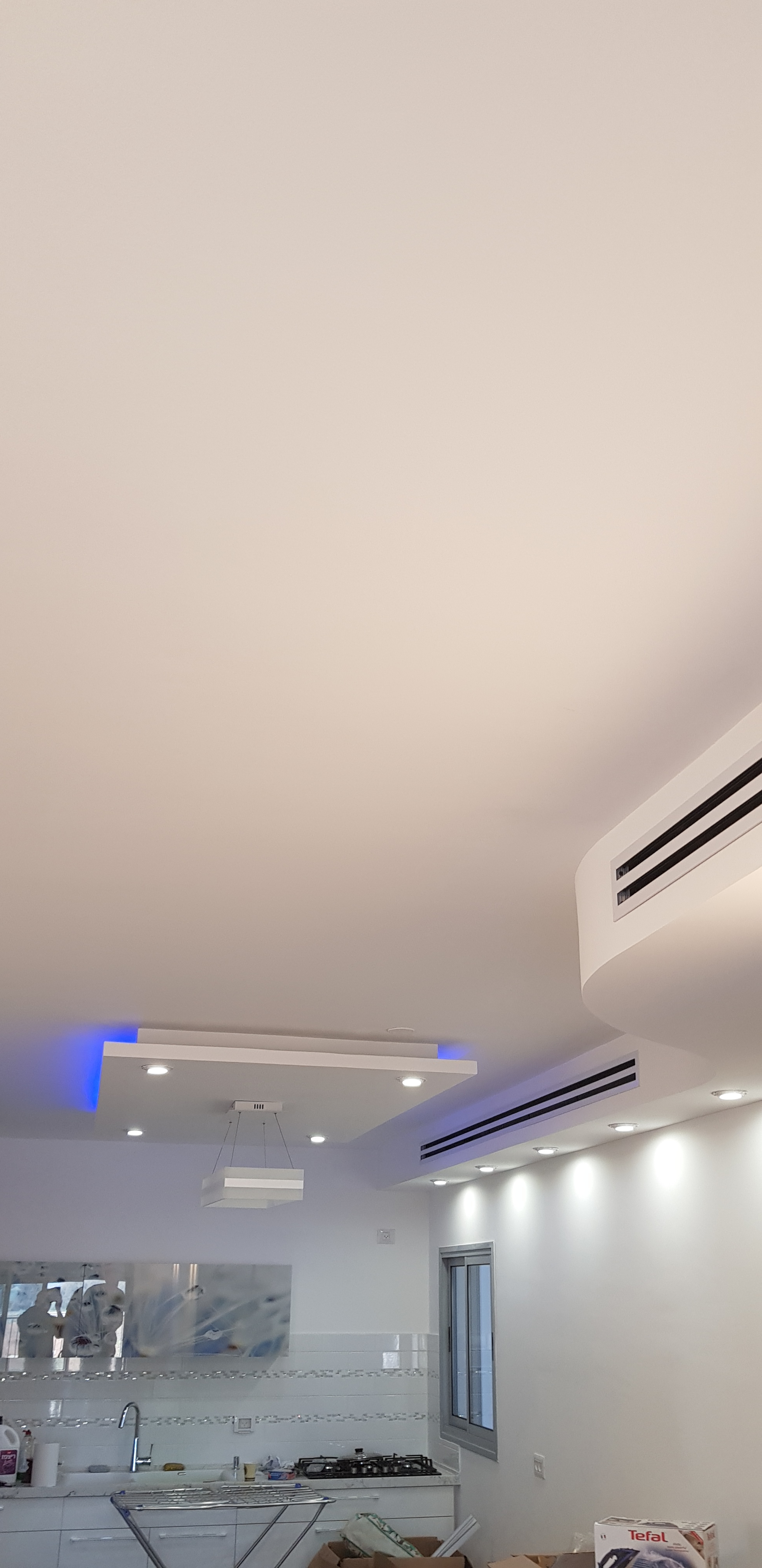 עבודות גבס עיצובי בשילוב תקרה מתוחה