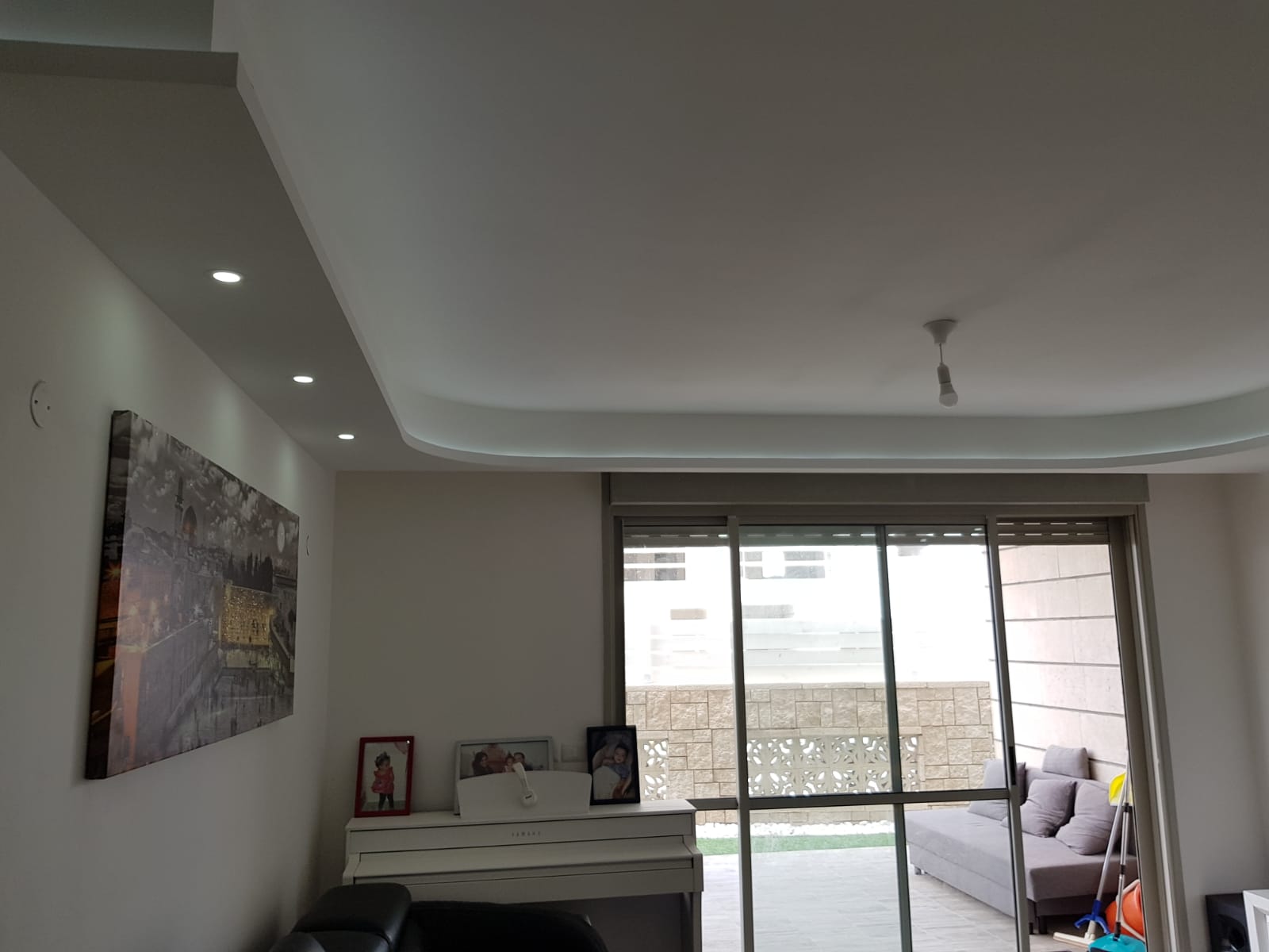 עבודות גבס עיצובי בשילוב תקרה מתוחה