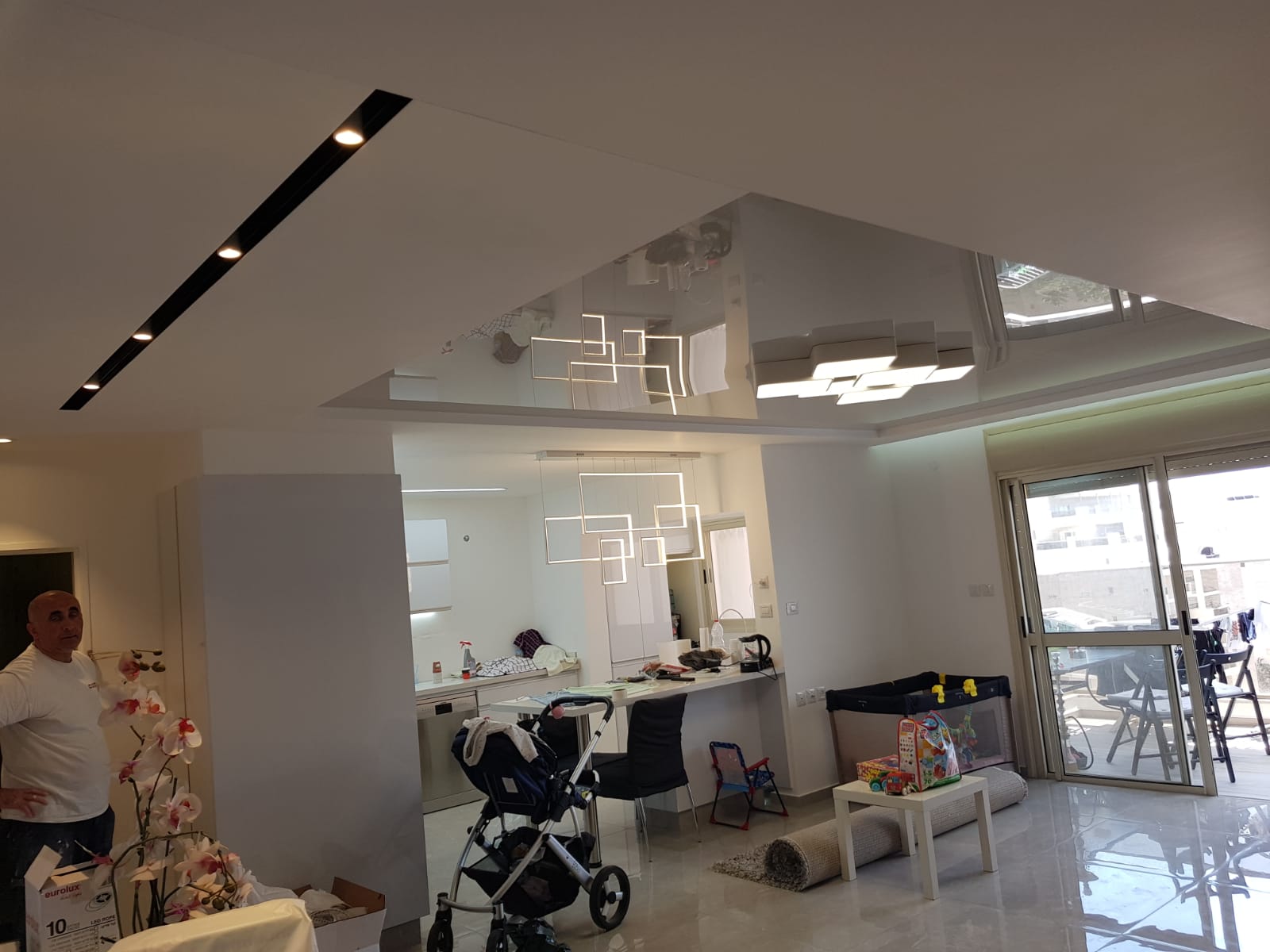 עבודות גבס עיצובי בשילוב תקרה מתוחה