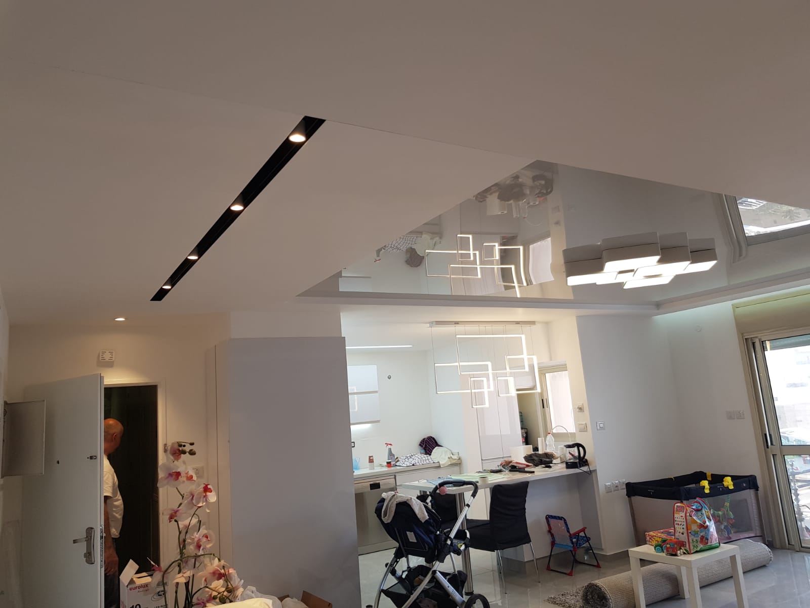 עבודות גבס עיצובי בשילוב תקרה מתוחה