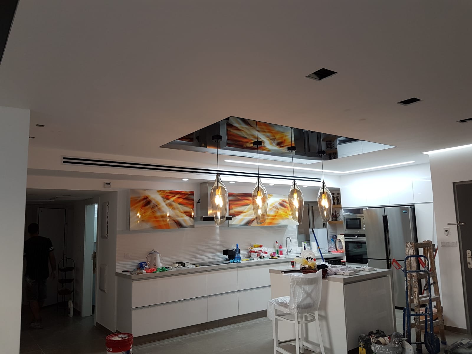 עבודות גבס עיצובי בשילוב תקרה מתוחה