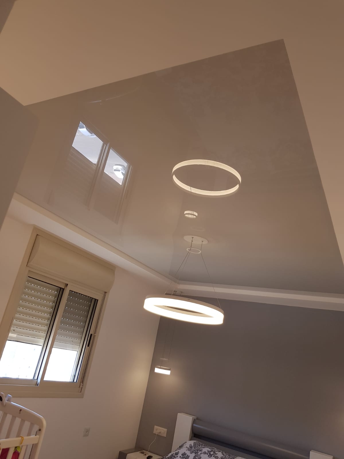 עבודות גבס עיצובי בשילוב תקרה מתוחה