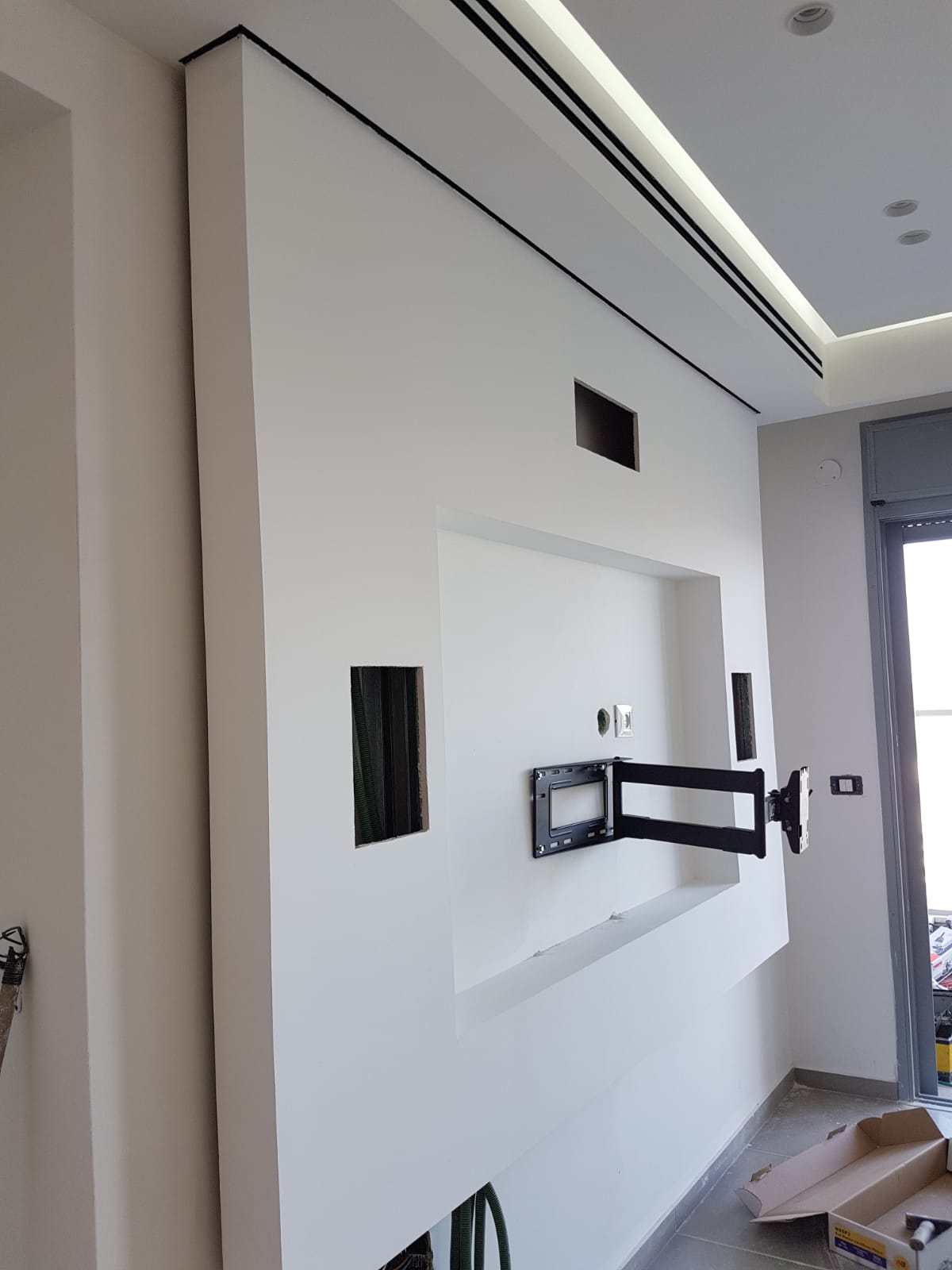 עבודות גבס עיצובי בשילוב תקרה מתוחה