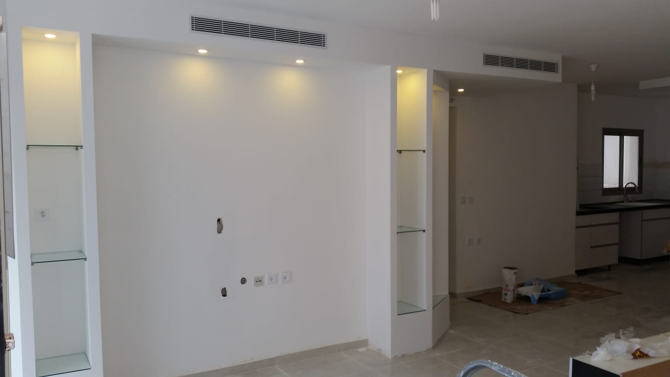 עבודות גבס עיצובי בשילוב תקרה מתוחה