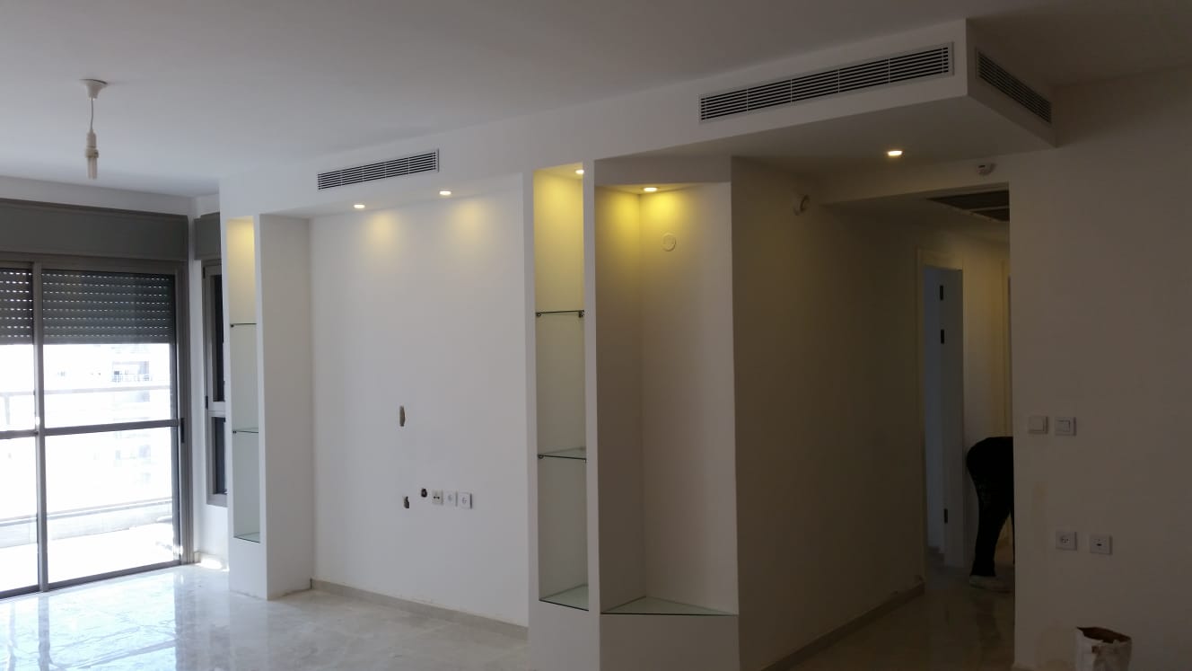 עבודות גבס עיצובי בשילוב תקרה מתוחה