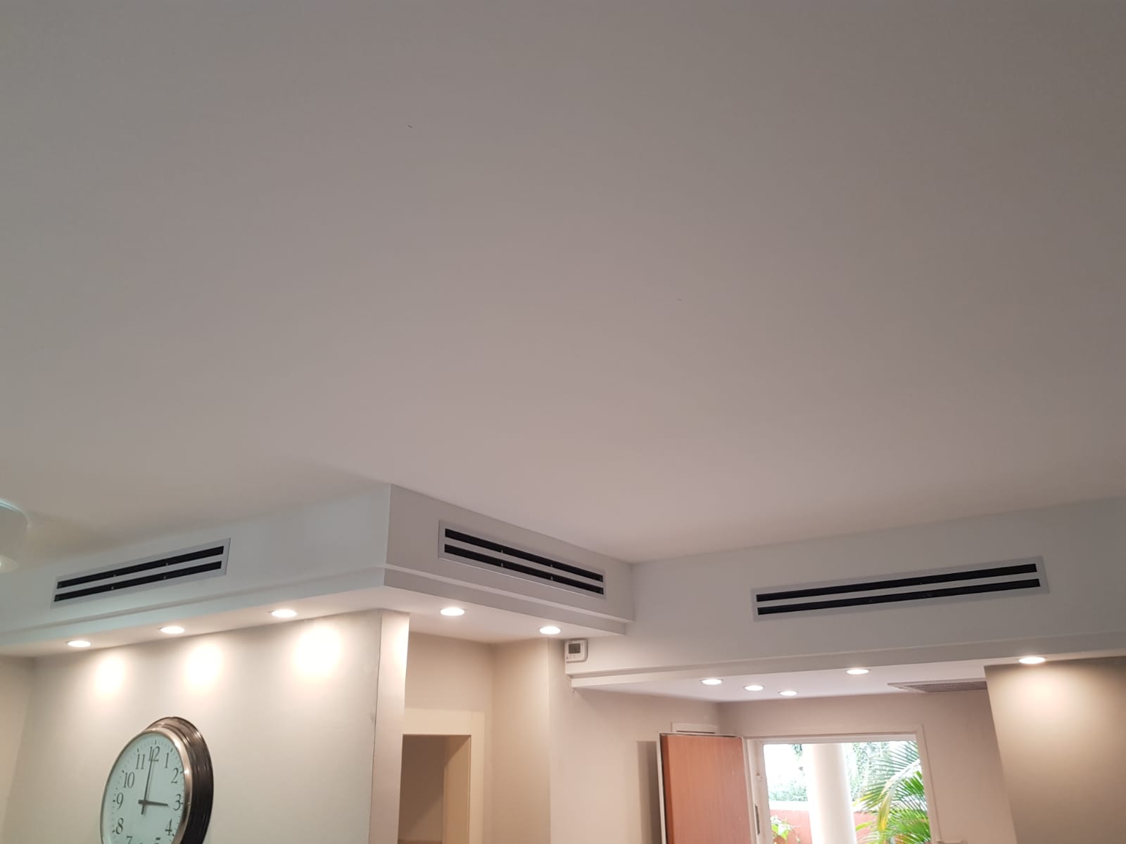 עבודות גבס עיצובי בשילוב תקרה מתוחה