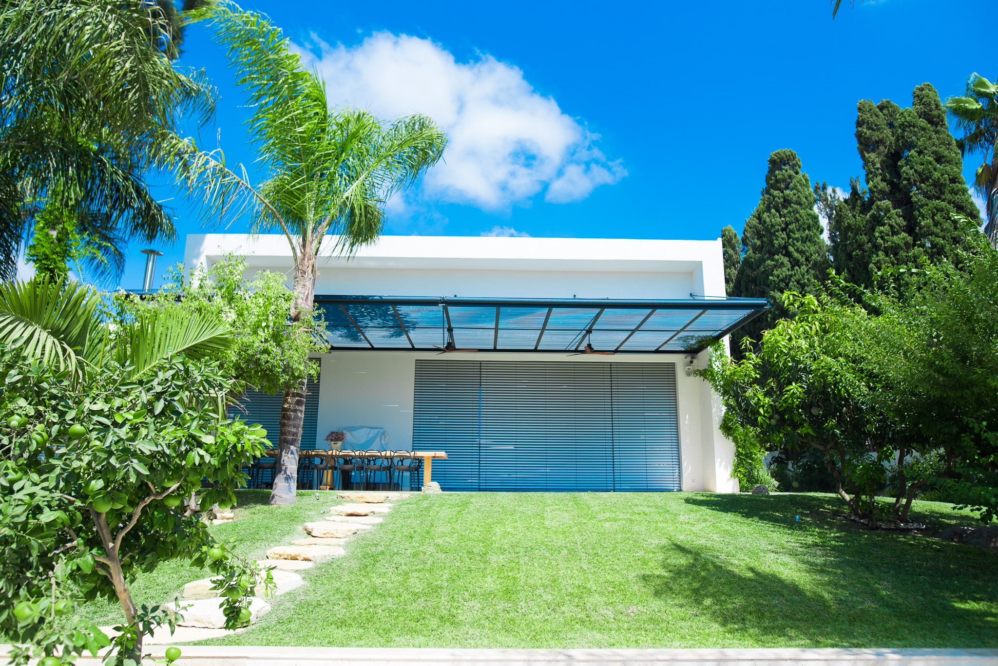 בית פרטי בנחלה בשרון + בית אורחים + בריכה.