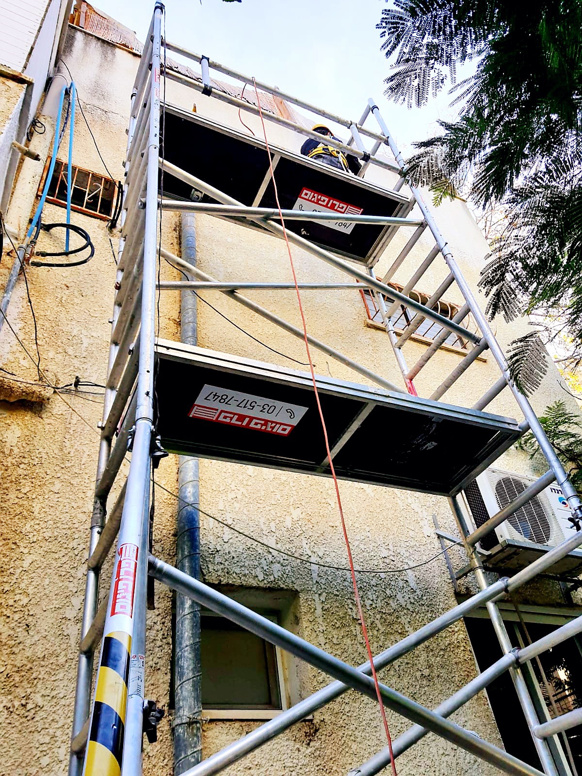 איטום בגובה- סנפלינג + פיגום נייד