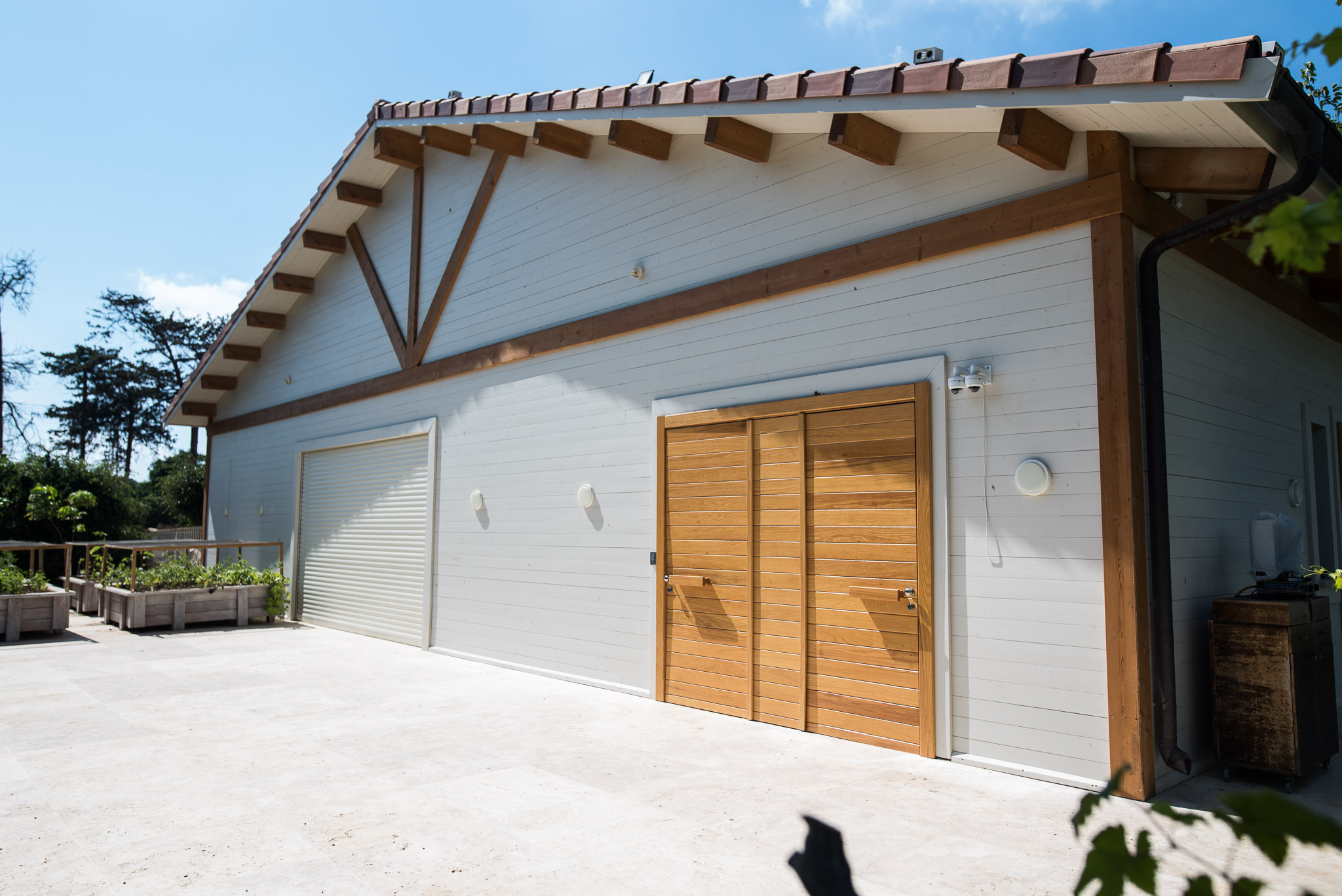 בית פרטי בנחלה בשרון + בית אורחים + בריכה.