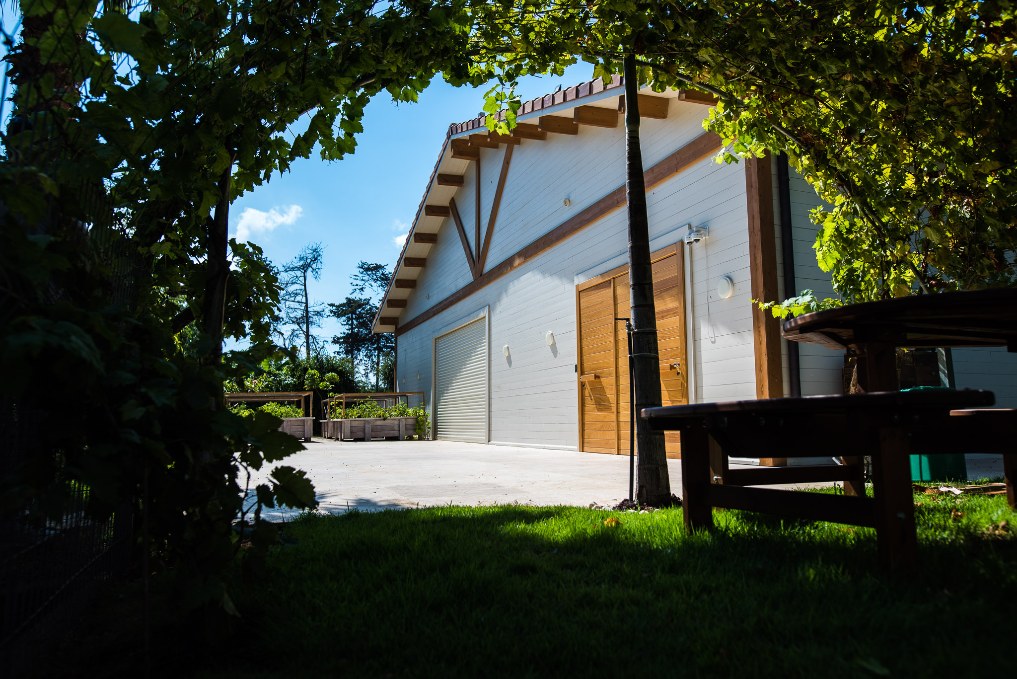 בית פרטי בנחלה בשרון + בית אורחים + בריכה.