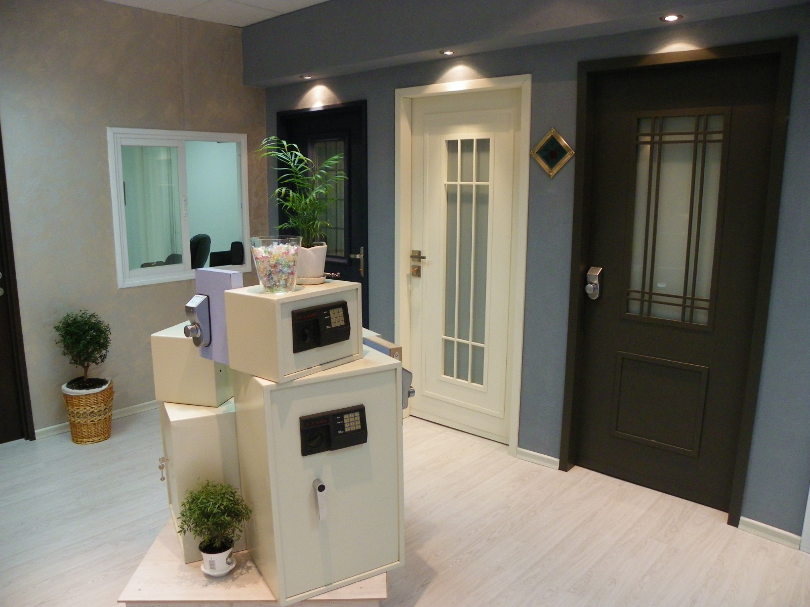 מגוון דלתות