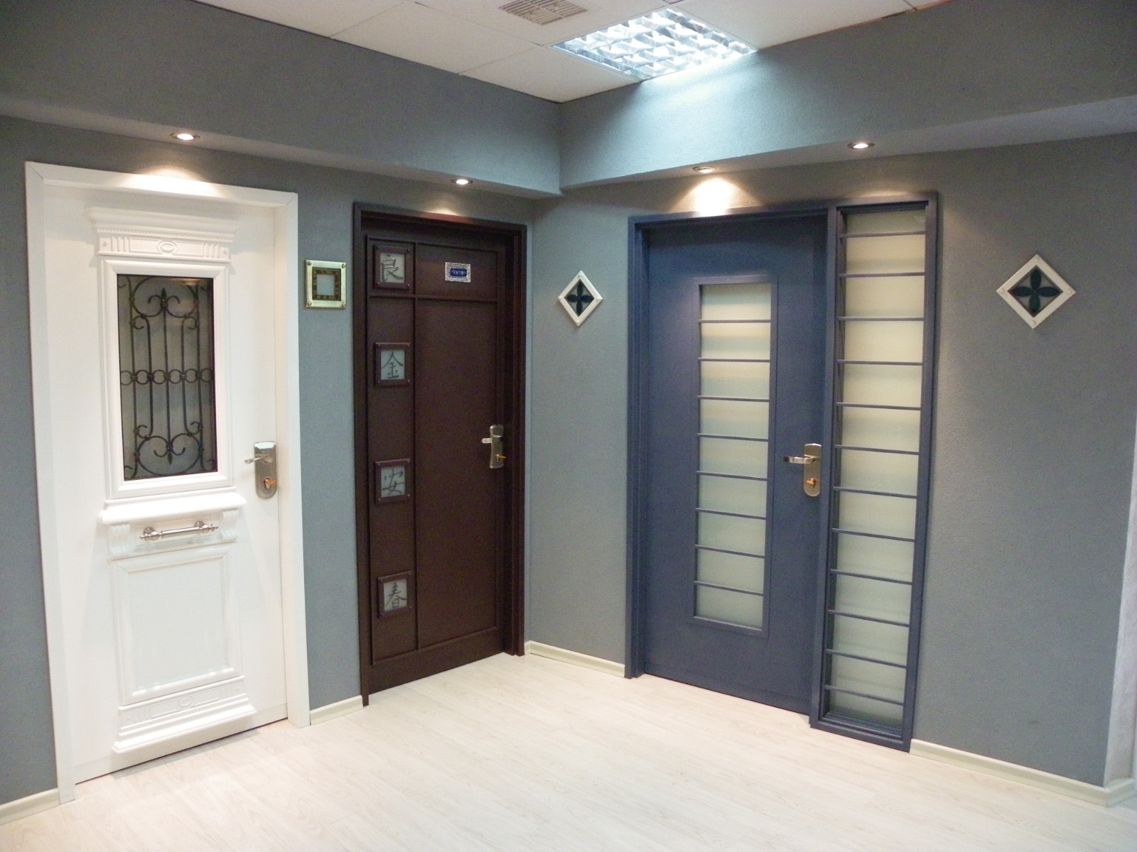 מגוון דלתות