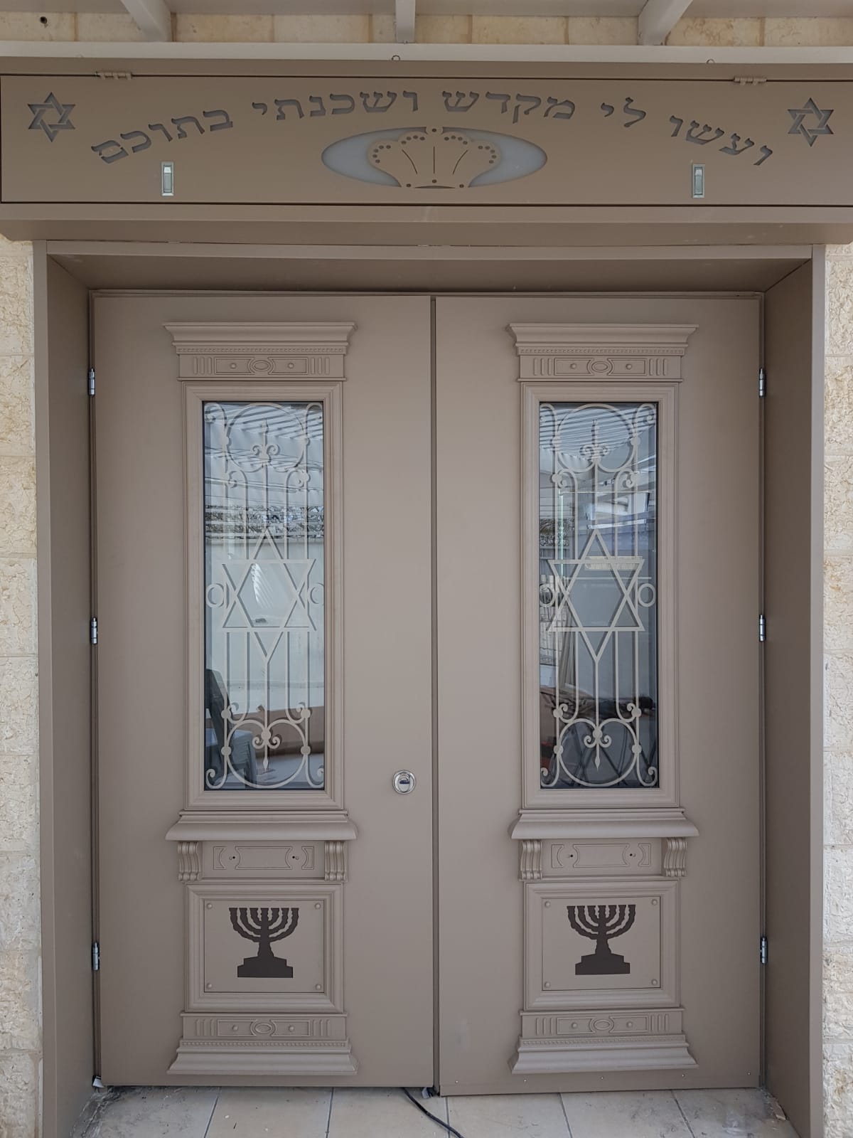 מגוון דלתות