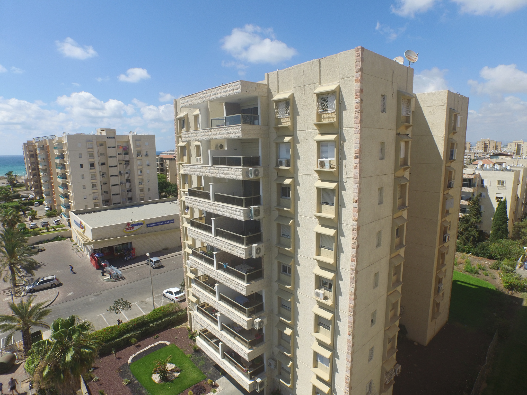 שיפוץ חזיתות ובניית מרפסות