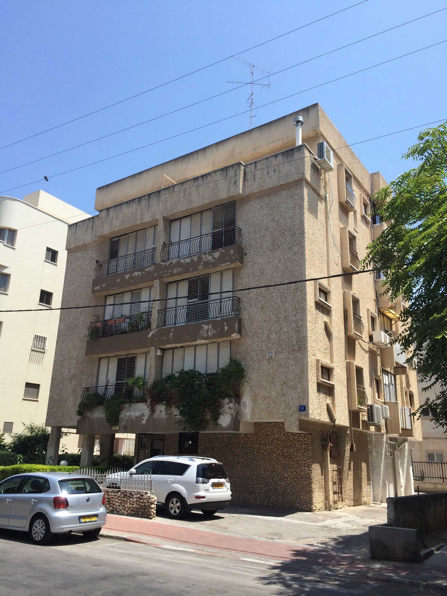 שיפוץ חזיתות ובניית מרפסות