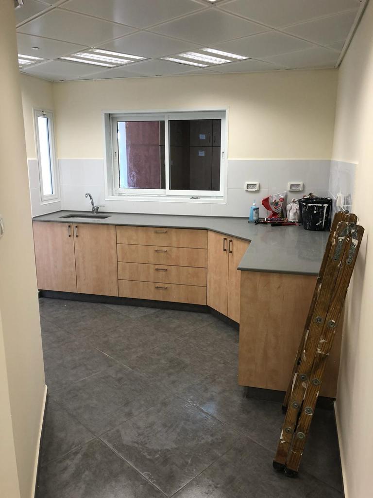 שיפוץ משרד בבסיס צבאי