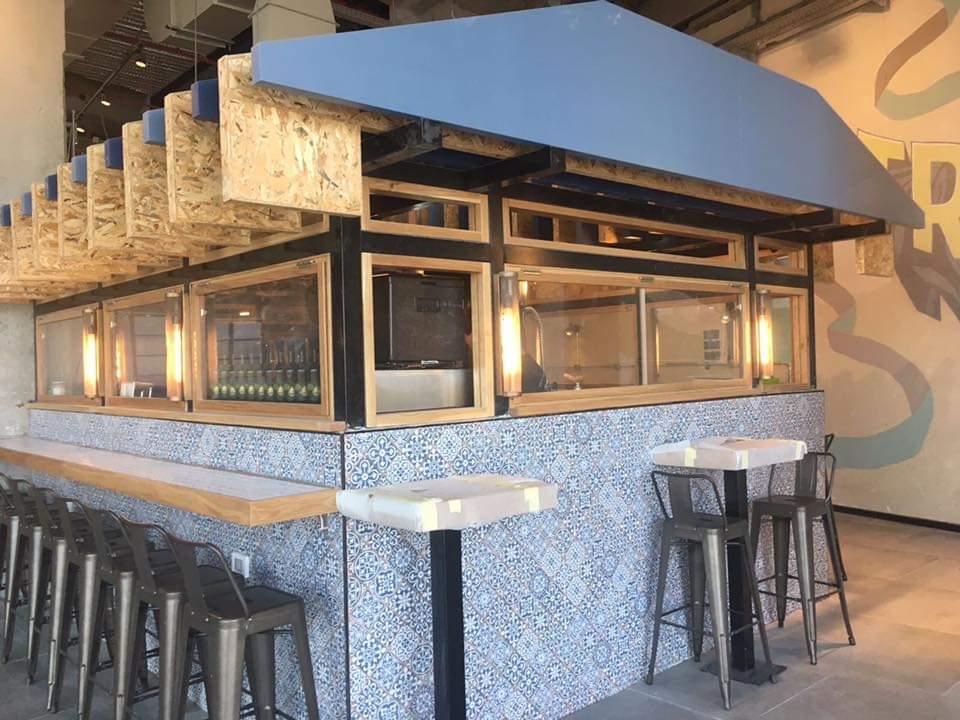 שיפוץ מסעדות וחנויות.