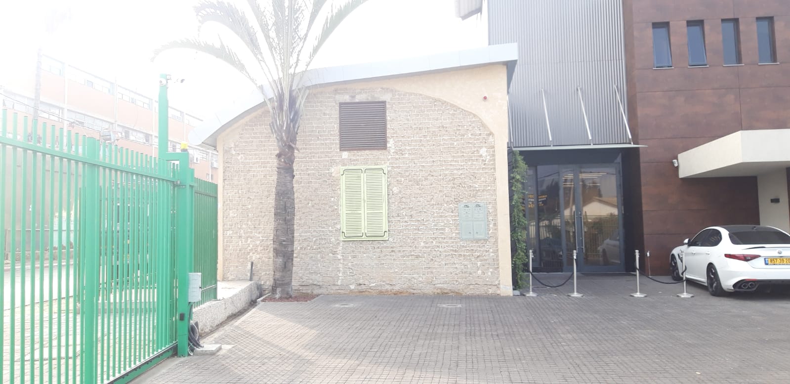 בנית מבנה משרדים כולל עבודות שימור