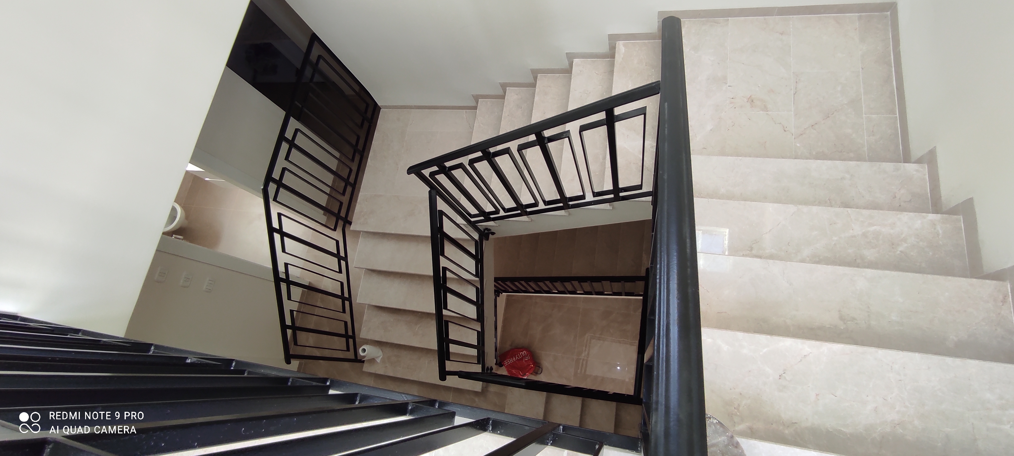 שיפוץ כללי בוילה יוקרתית בגודל 500מ''ר שתי קומות.