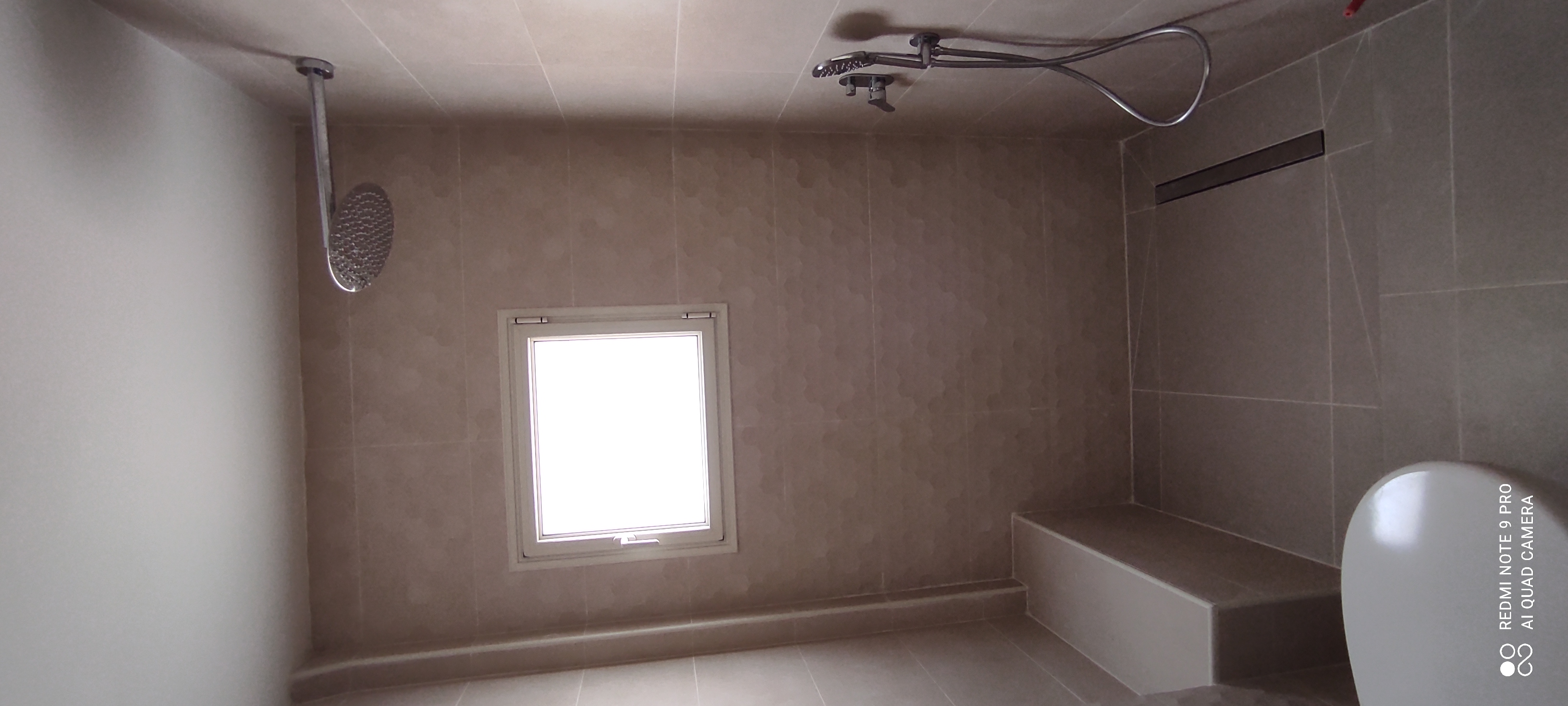 שיפוץ כללי בוילה יוקרתית בגודל 500מ''ר שתי קומות.