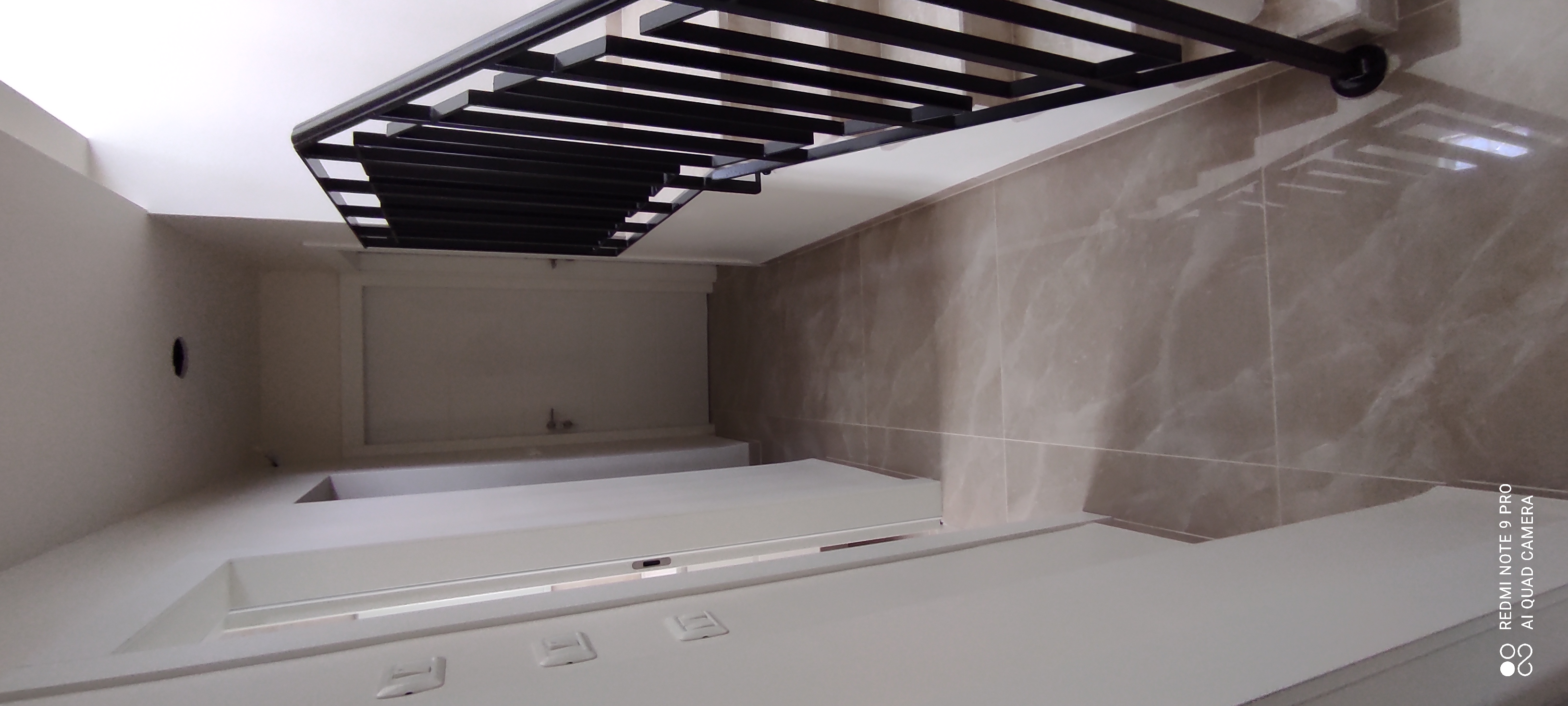 שיפוץ כללי בוילה יוקרתית בגודל 500מ''ר שתי קומות.