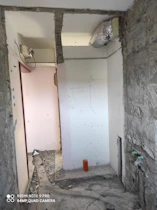 חלל עבודה בשיפוץ מעמיק