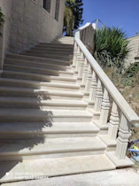 מדרגות לאחר שיפוץ