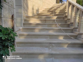 מדרגות לפני שיפוץ