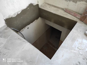 פתיחת תקרה לטובת מדרגות