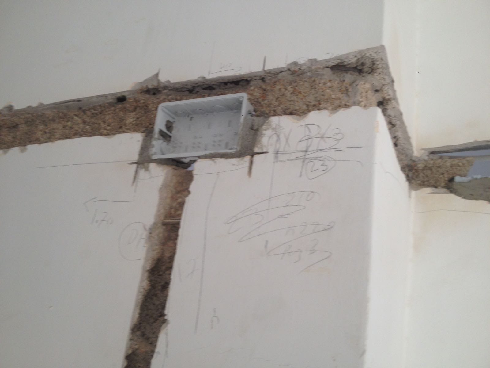 עבודת חשמל וריצוף במסעדה