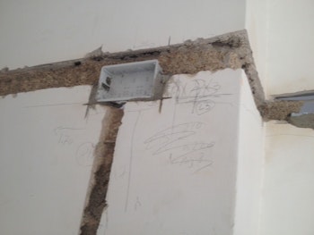 עבודת חשמל וריצוף במסעדה