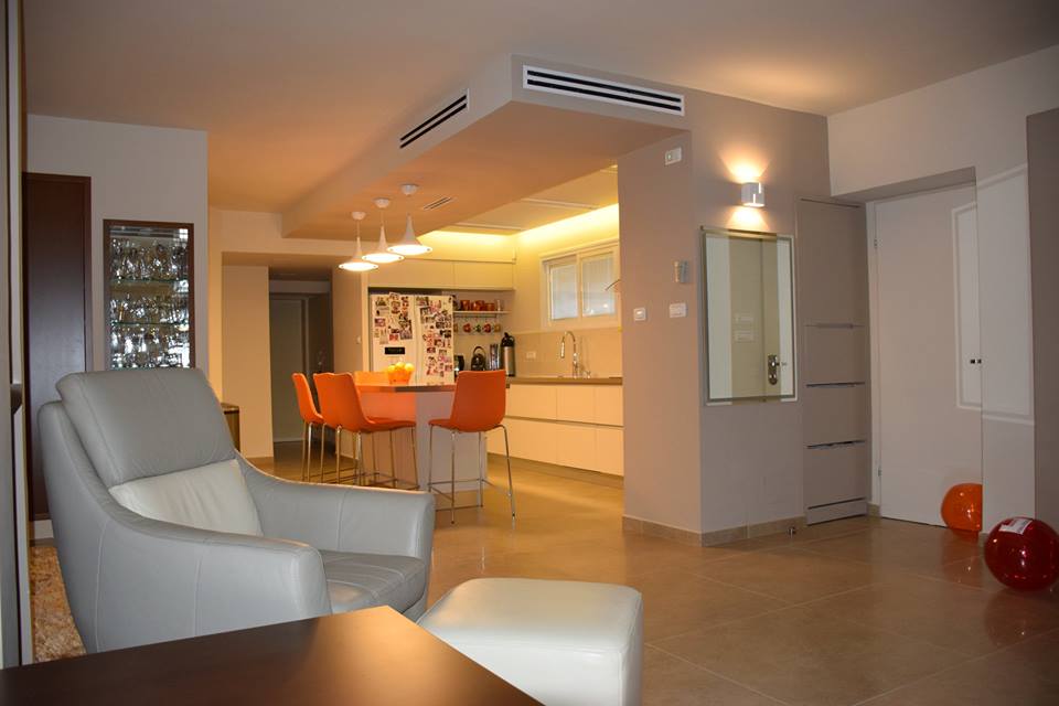 צילום מעבודה של מאיר בר