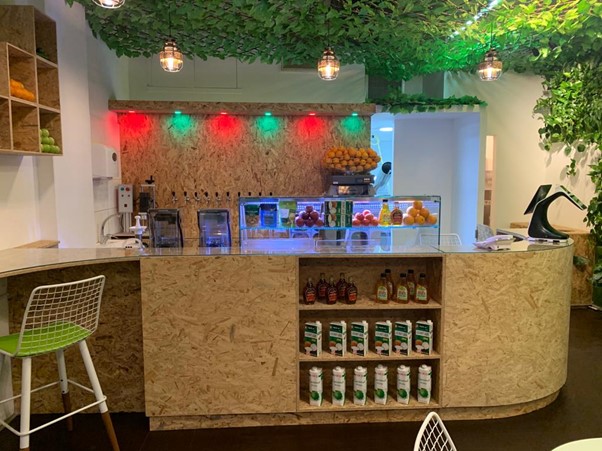 עיצוב חנות לשייקים ופירות