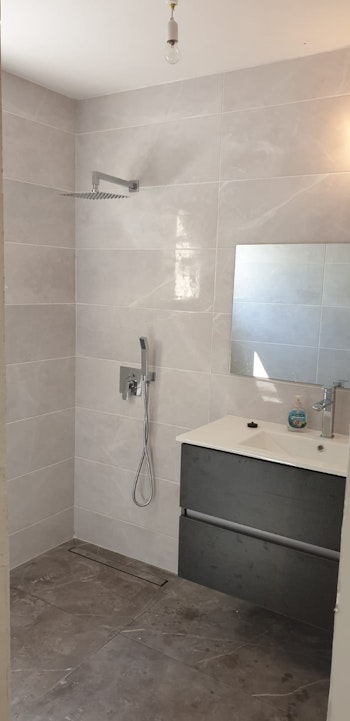 מגוון עבודות של שיפוצי מקלחות ושירותים קומפלט