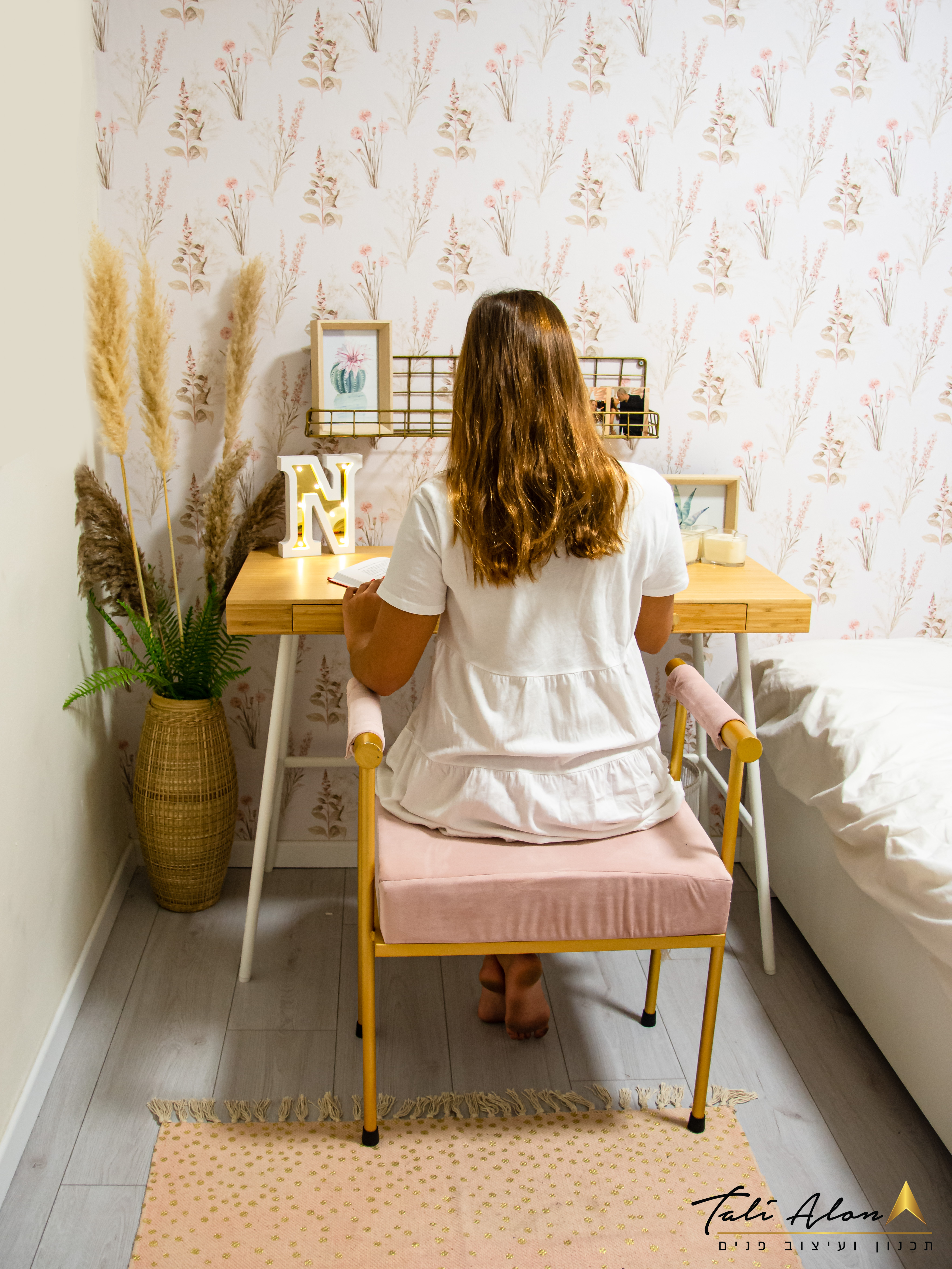 החדר של נועה-שדרוג חדר לנערה מקסימה