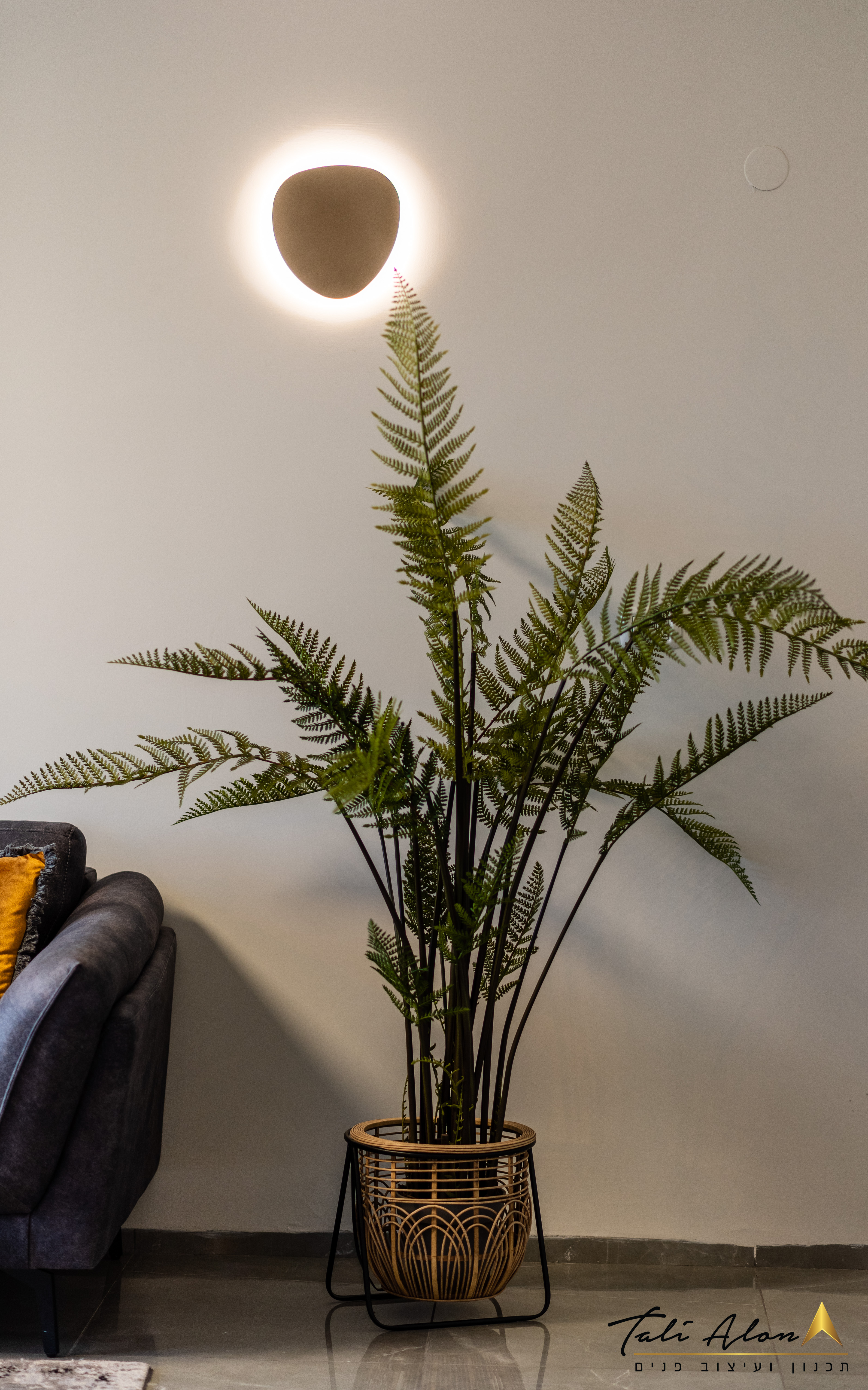 סטיילינג בנשר-שימו לב לשילוב העמוד התומך כקיר טלויזיה :-)