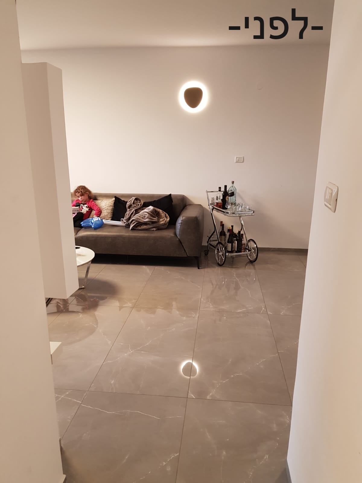 סטיילינג בנשר-שימו לב לשילוב העמוד התומך כקיר טלויזיה :-)