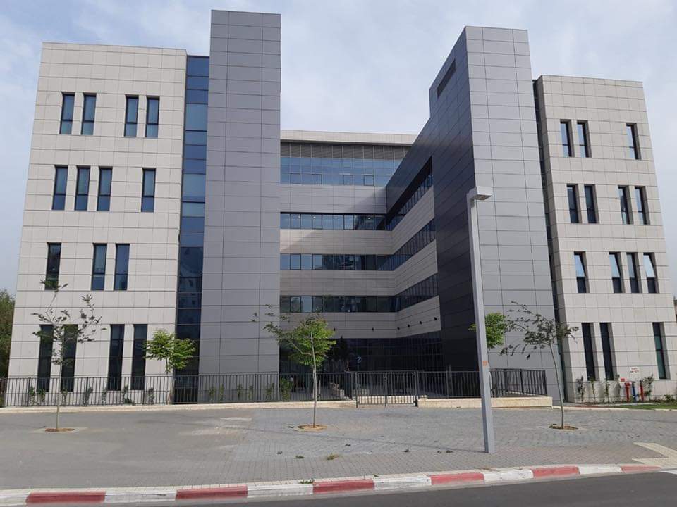 עבודות גמר בסניף כללית בחולון